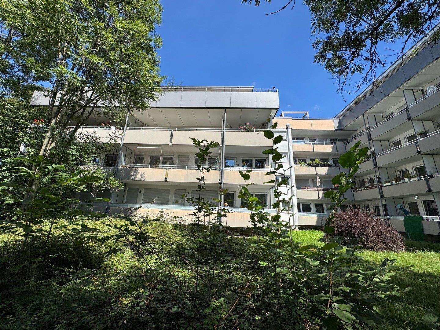 Spacious 2-Room Apartment with Balcony & Parking – Au-Haidhausen, Munich