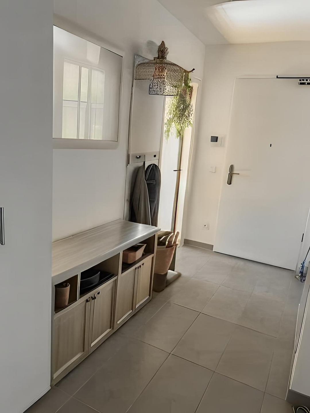 Modern 3-Bedroom New-Build Apartment with Loggia in Munich-Bogenhausen