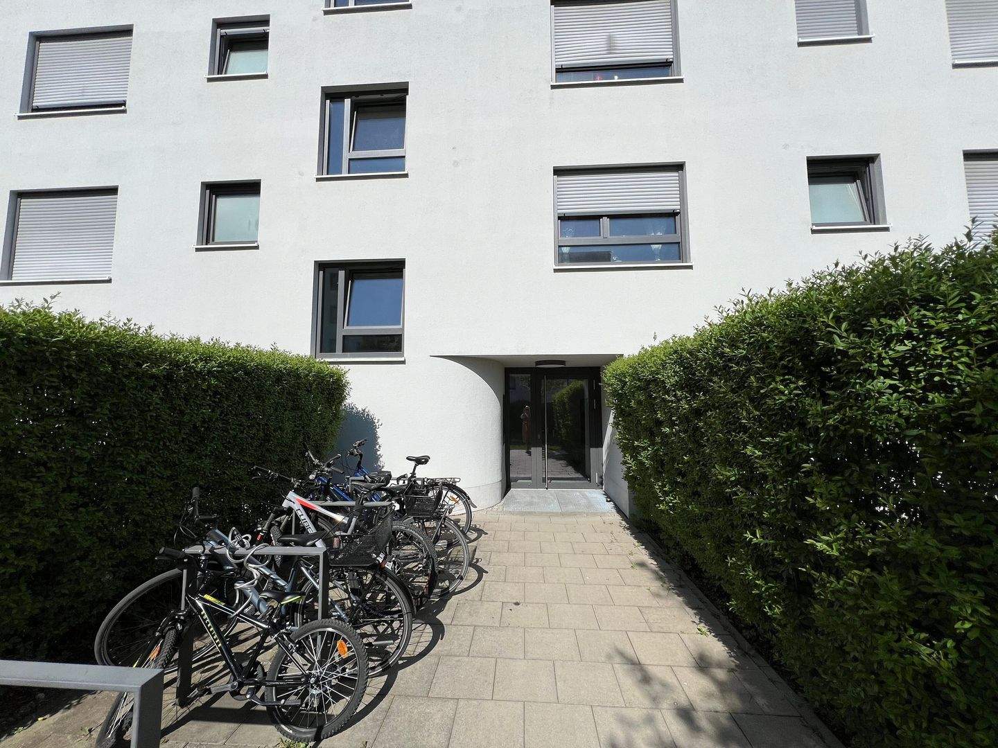 Modern 3-Bedroom New-Build Apartment with Loggia in Munich-Bogenhausen