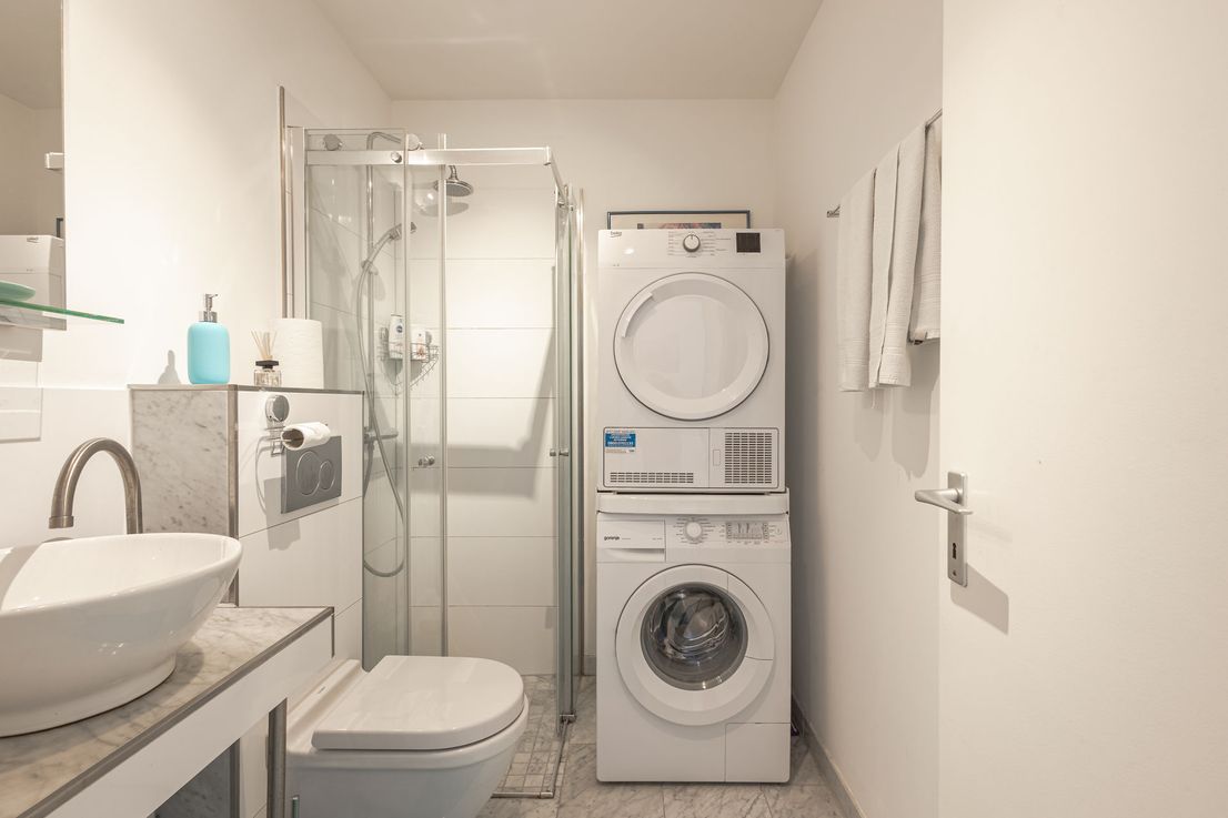 Bright 2-Room Apartment with Balcony & Fitted Kitchen in Schorndorf