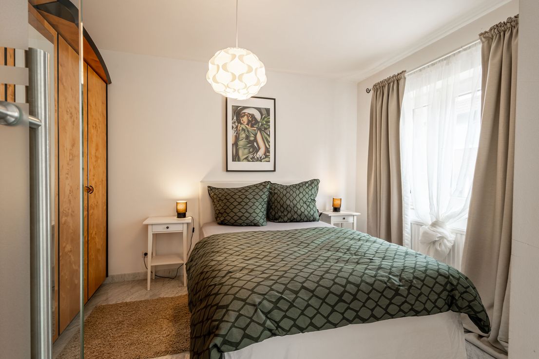 Bright 2-Room Apartment with Balcony & Fitted Kitchen in Schorndorf