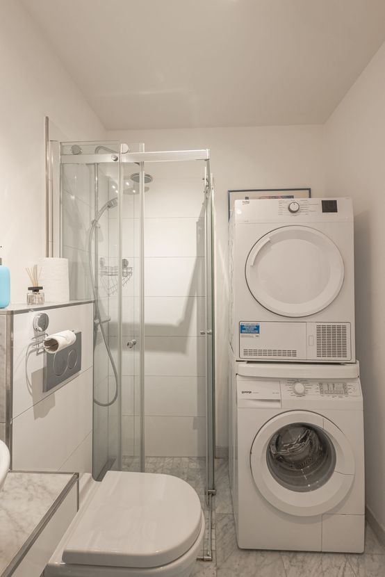 Bright 2-Room Apartment with Balcony & Fitted Kitchen in Schorndorf