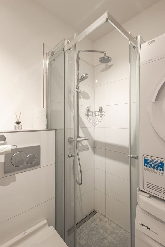 Bright 2-Room Apartment with Balcony & Fitted Kitchen in Schorndorf
