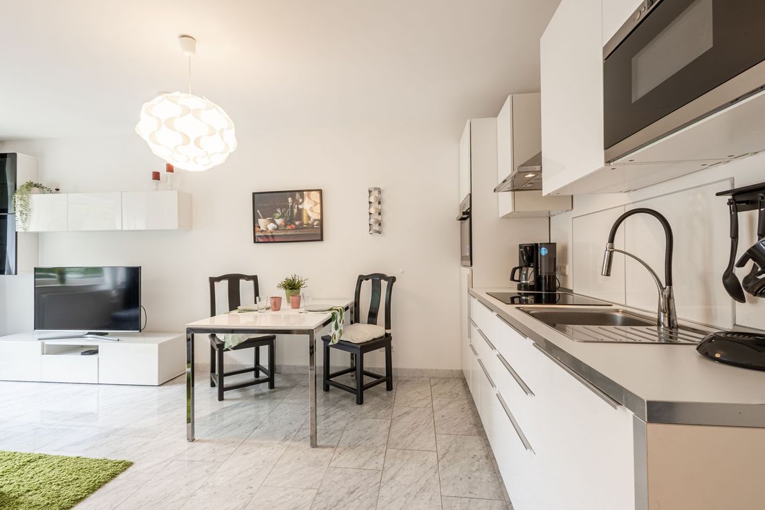 Bright 2-Room Apartment with Balcony & Fitted Kitchen in Schorndorf