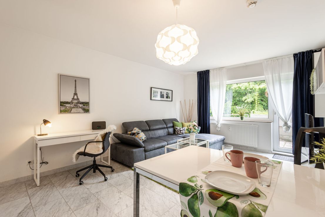 Bright 2-Room Apartment with Balcony & Fitted Kitchen in Schorndorf